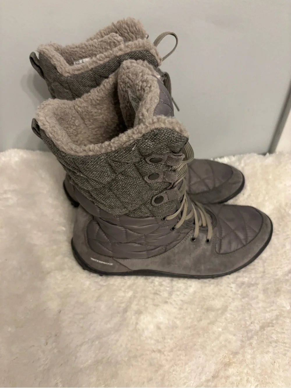 Columbia Women's Quilted Grey Lace-Up Insulated Winter Boots